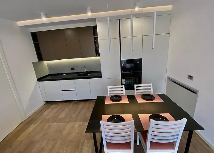 Lux 01 + Free Parking Apartmán *